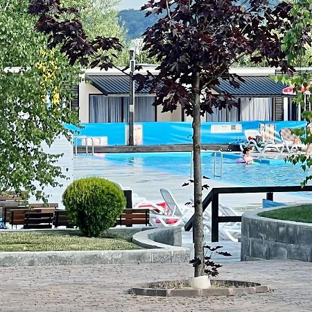 Вилла Bungalowuri "Doi Cocosi " Хорезу Экстерьер фото