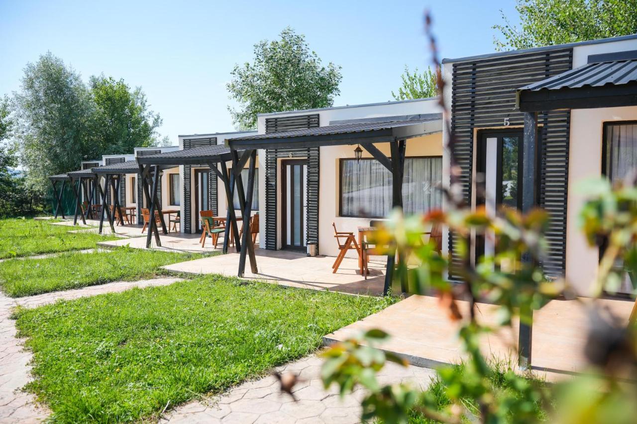 Вилла Bungalowuri "Doi Cocosi " Хорезу Экстерьер фото
