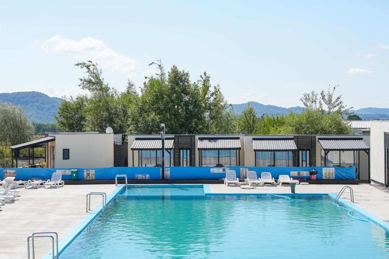 Вилла Bungalowuri "Doi Cocosi " Хорезу Экстерьер фото