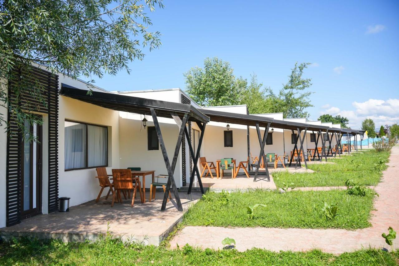 Вилла Bungalowuri "Doi Cocosi " Хорезу Экстерьер фото