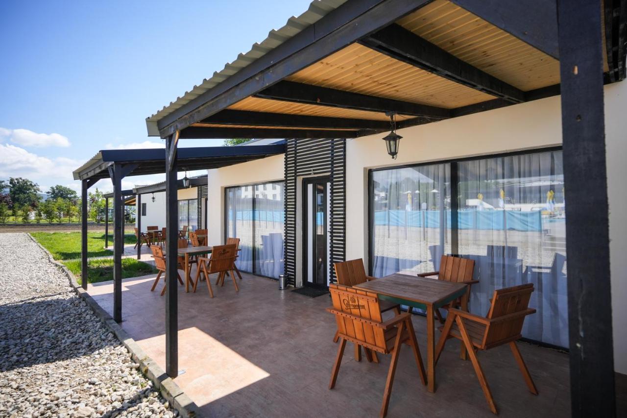 Вилла Bungalowuri "Doi Cocosi " Хорезу Экстерьер фото