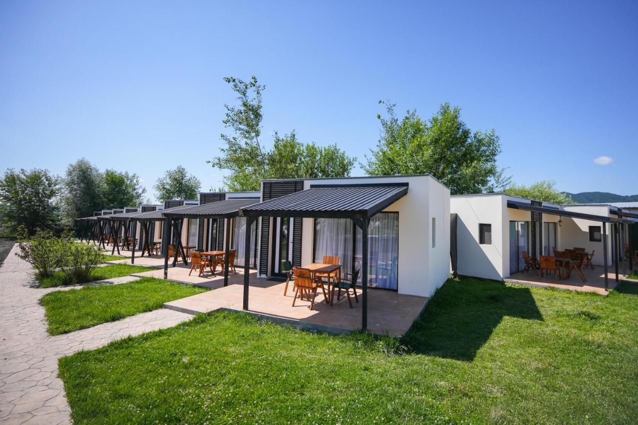 Вилла Bungalowuri "Doi Cocosi " Хорезу Экстерьер фото
