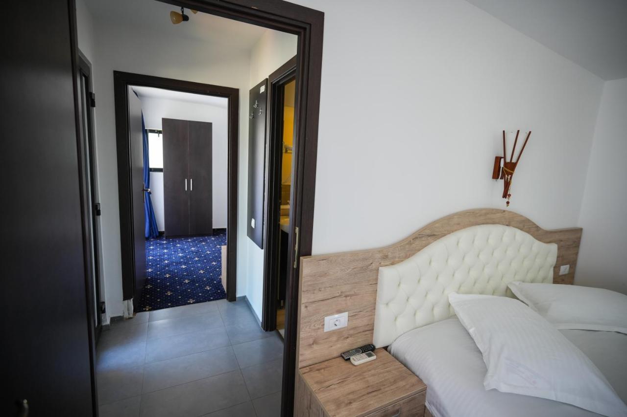 Вилла Bungalowuri "Doi Cocosi " Хорезу Экстерьер фото