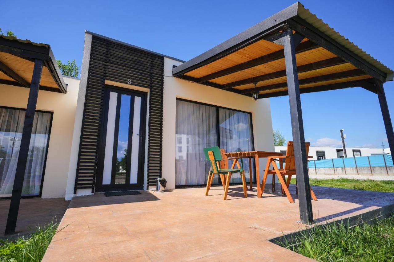 Вилла Bungalowuri "Doi Cocosi " Хорезу Экстерьер фото