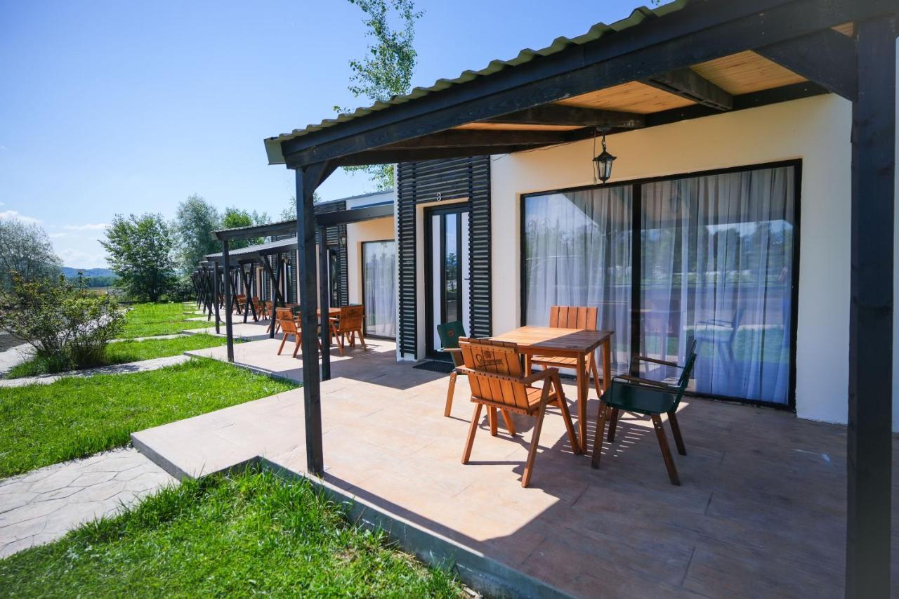 Вилла Bungalowuri "Doi Cocosi " Хорезу Экстерьер фото