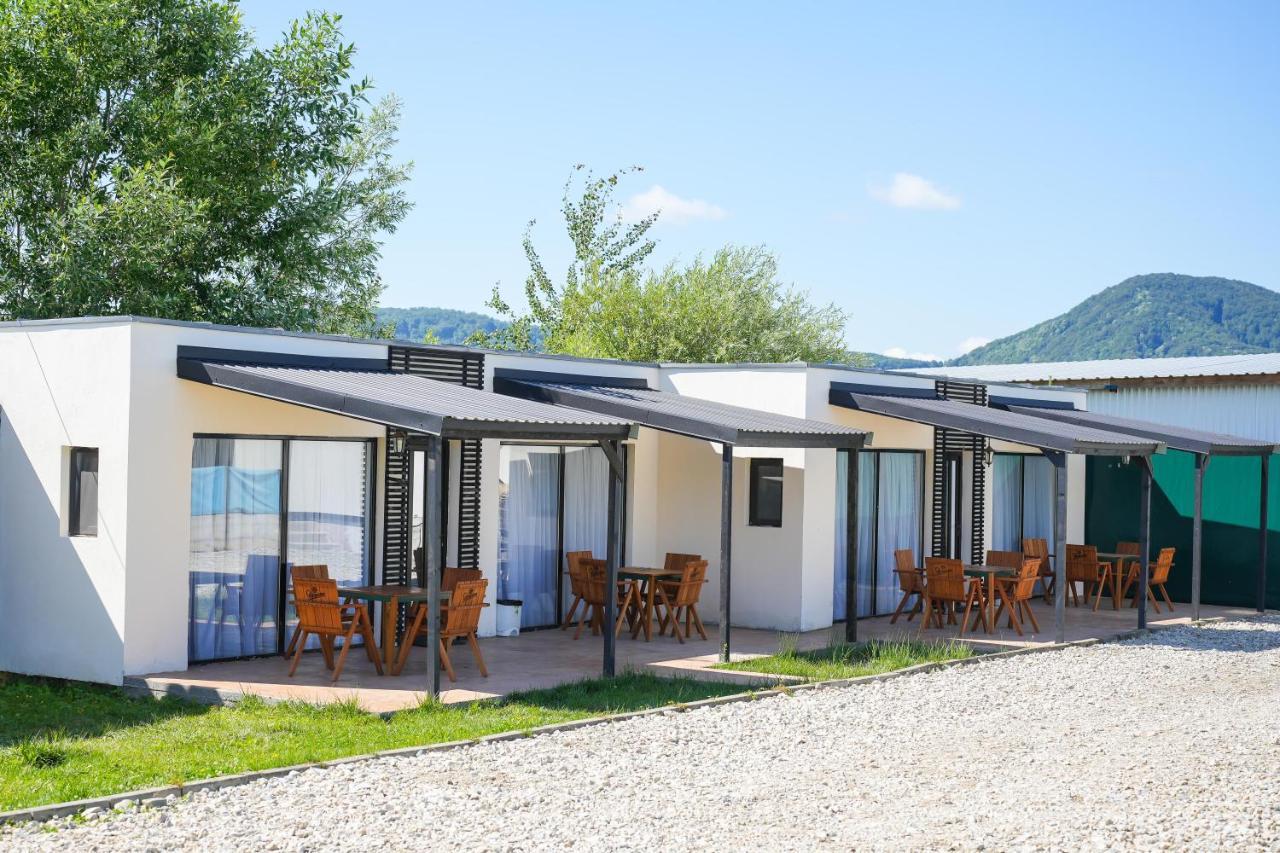 Вилла Bungalowuri "Doi Cocosi " Хорезу Экстерьер фото