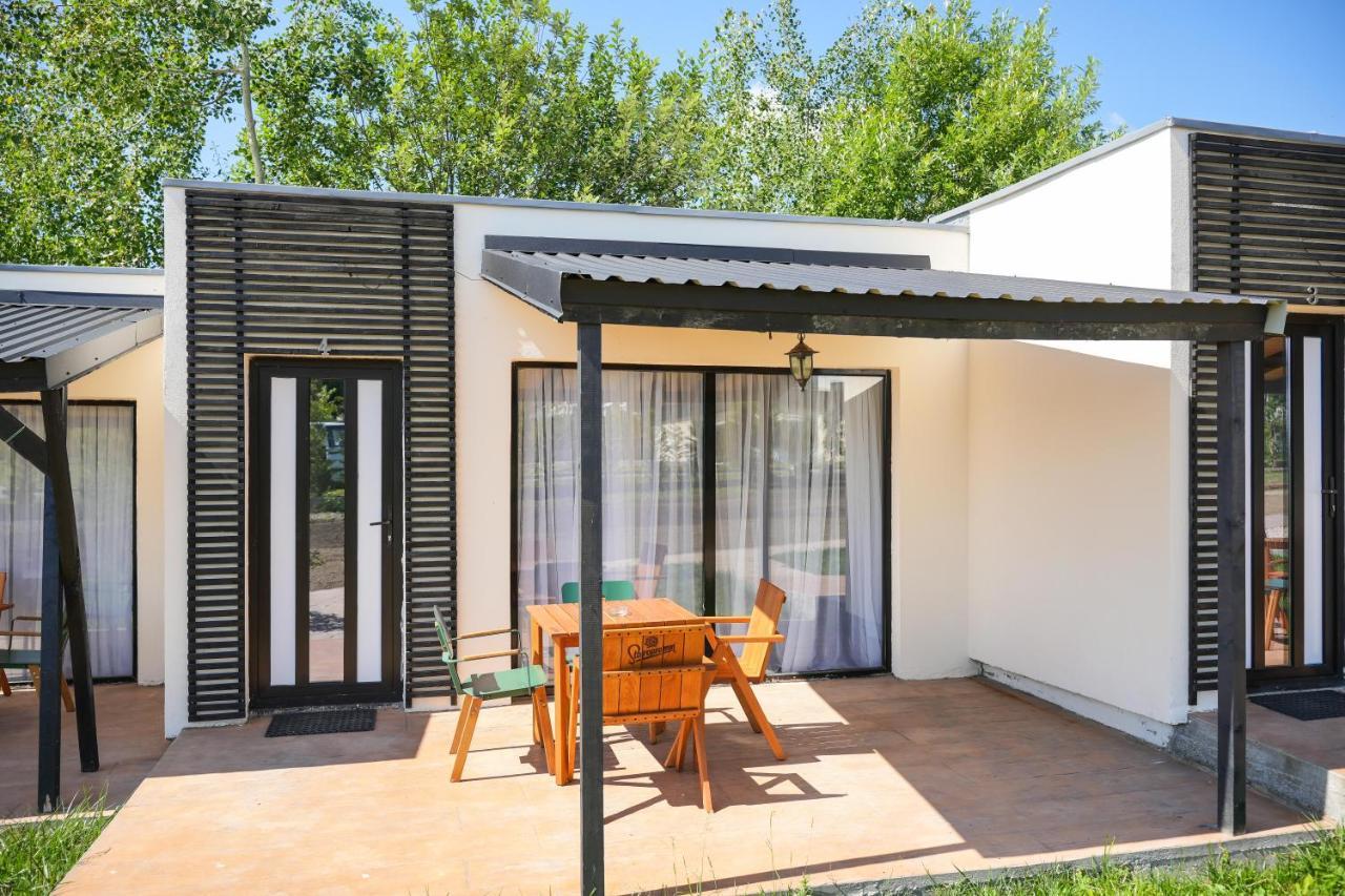Вилла Bungalowuri "Doi Cocosi " Хорезу Экстерьер фото